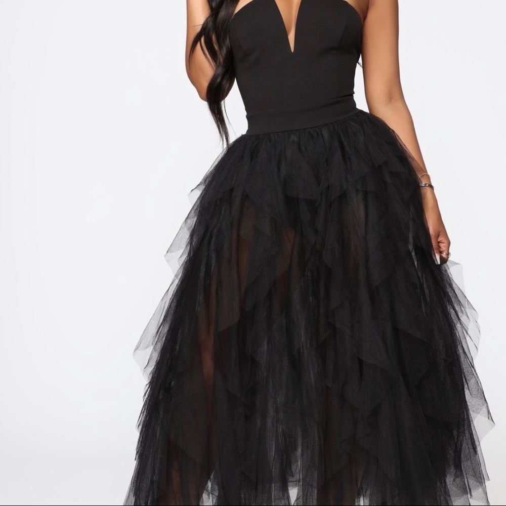Women black strapless dress…